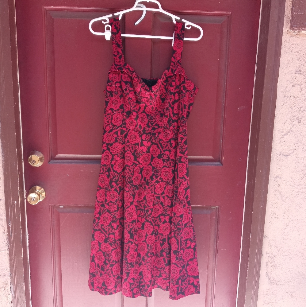 Retro chic dress rose key skull print red and black